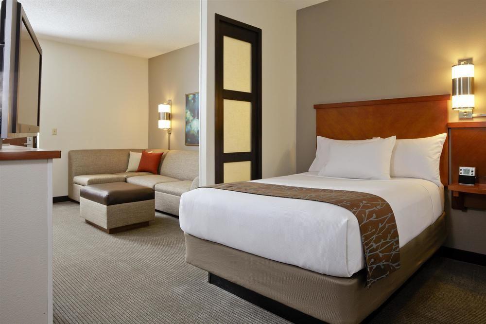 Hyatt Place Detroit/Livonia Exterior foto